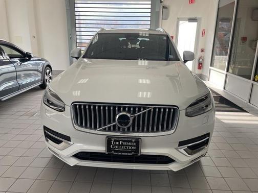 2024 Volvo XC90 B5 Plus Bright Theme