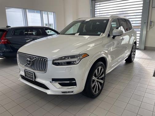2024 Volvo XC90 B5 Plus Bright Theme