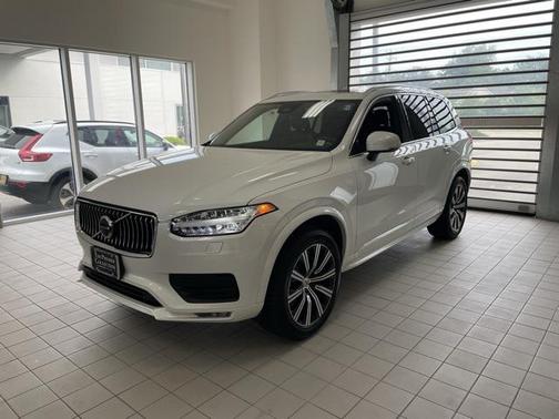 2023 Volvo XC90 B5 Core