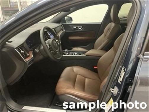 2025 Volvo V60 Cross Country Plus, B5 AWD Gas (mild hybrid)