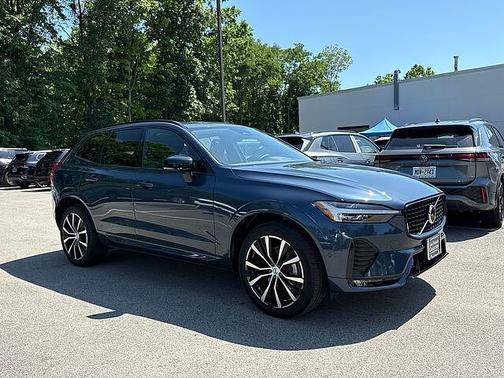 Denim Blue 2024 Volvo XC60 Plus