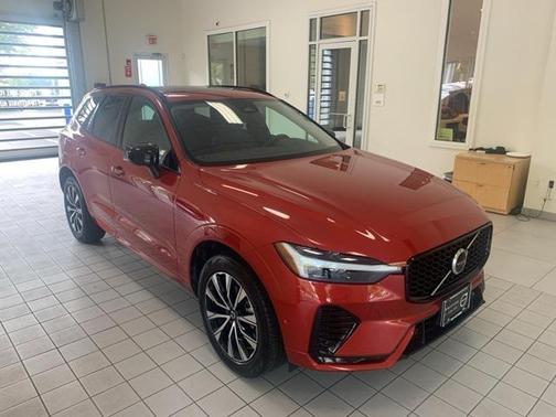 2023 Volvo XC60 B5 Plus Dark Theme