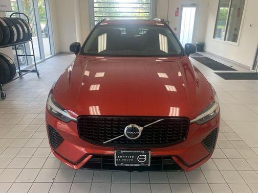 2023 Volvo XC60 B5 Plus Dark Theme