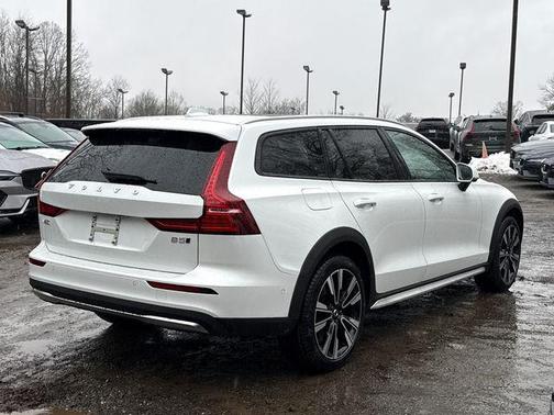 2026 Volvo V60 Cross Country Ultra, B5 AWD Gas (mild hybrid)