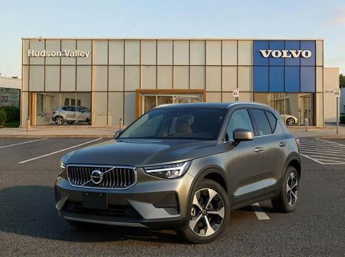 2026 Volvo XC40 B5 Ultra Black Edition