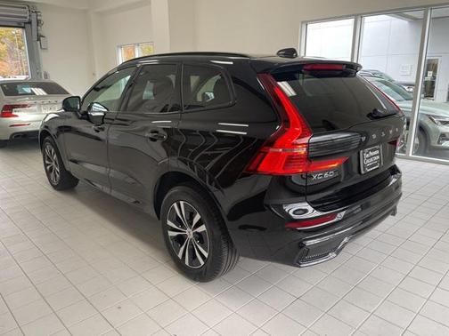 2025 Volvo XC60 B5 Core