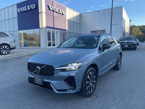 2023 Volvo XC60 B5 Plus Dark Theme