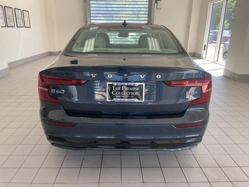 2024 Volvo S60 B5 Core Dark Theme