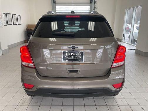 Stone Gray Metallic 2022 Chevrolet Trax LT