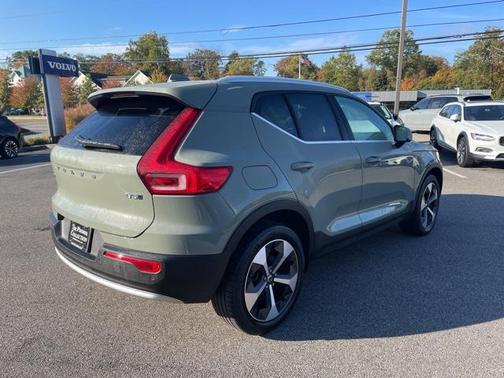 2024 Volvo XC40 B5 Plus Bright Theme