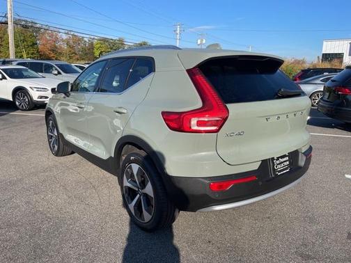 2024 Volvo XC40 B5 Plus Bright Theme