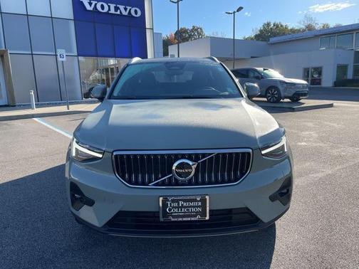 2024 Volvo XC40 B5 Plus Bright Theme