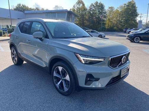 2024 Volvo XC40 B5 Plus Bright Theme