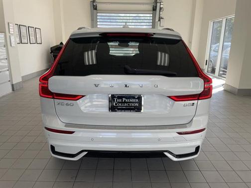 2024 Volvo XC60 B5 Plus Dark Theme