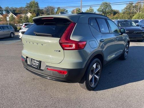 2023 Volvo XC40 B5 Plus Dark Theme