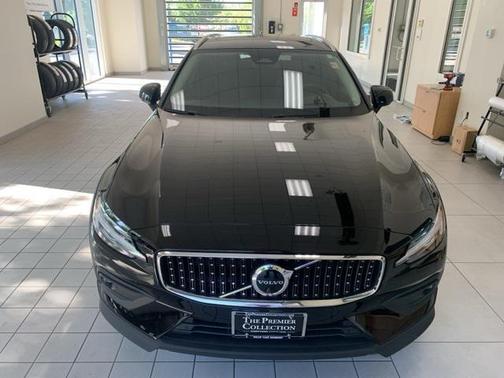 2023 Volvo V60 Cross Country B5 Ultimate