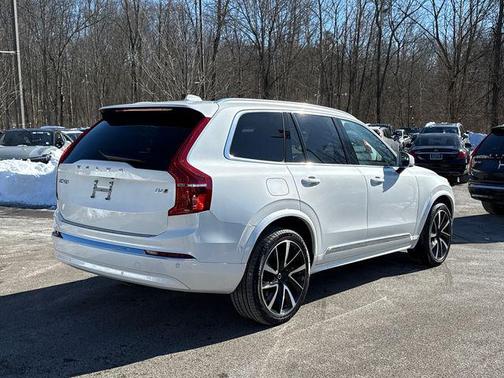 2024 Volvo XC90 B6 Plus Bright Theme 7-Seater