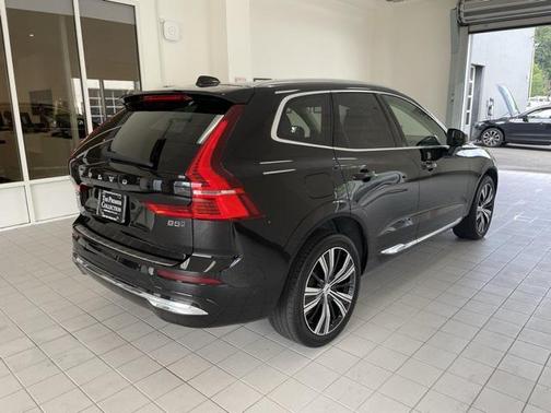 2023 Volvo XC60 B5 Plus Bright Theme