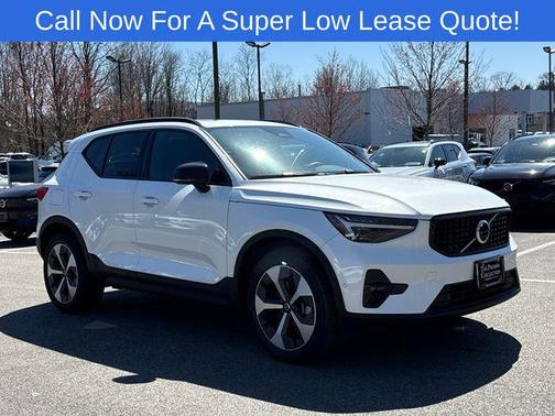 2026 Volvo XC40 Plus, B5 AWD Gas (mild hybrid), Dark