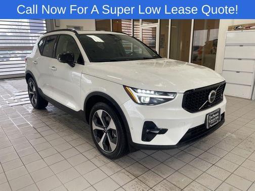 2026 Volvo XC40 Plus, B5 AWD Gas (mild hybrid), Dark