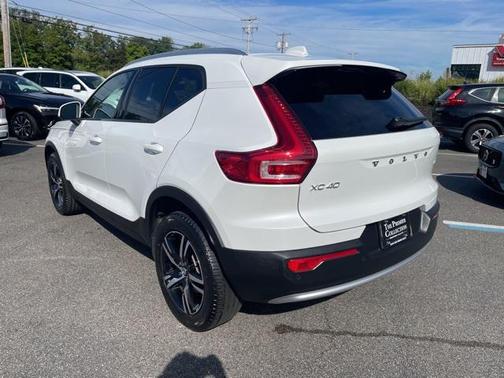 2023 Volvo XC40 B5 Core