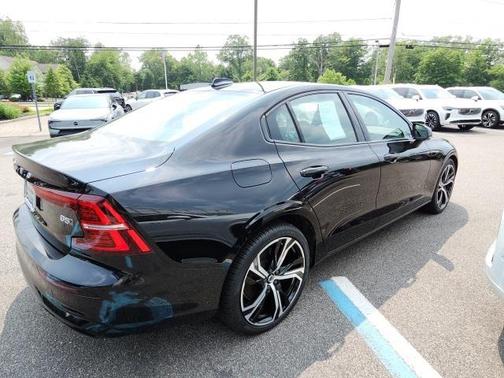2024 Volvo S60 B5 Plus Dark Theme