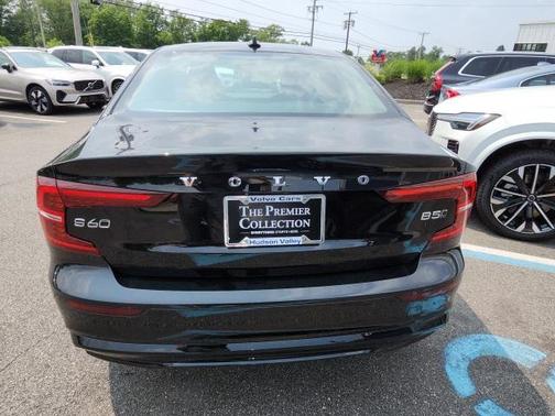 2024 Volvo S60 B5 Plus Dark Theme