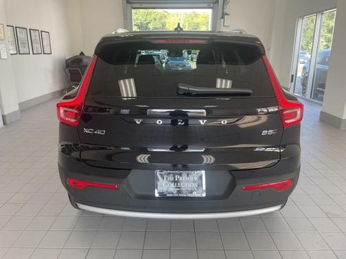 2025 Volvo XC40 B5 Core Bright Theme