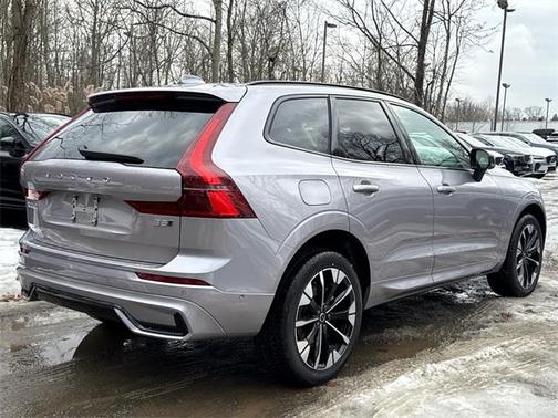 2026 Volvo XC60 B5 Plus