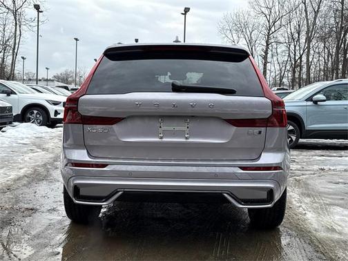 2026 Volvo XC60 B5 Plus