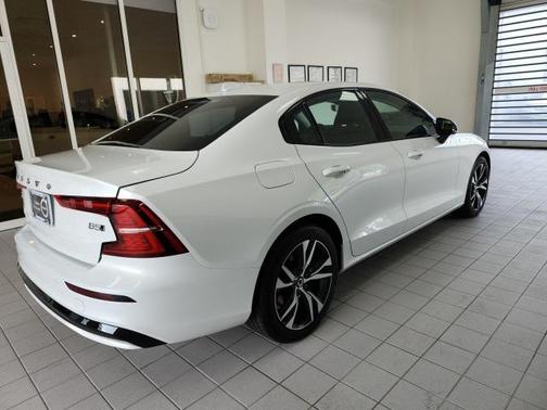2025 Volvo S60 B5 Core
