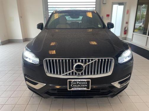 2022 Volvo XC90 T6 Inscription