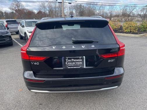 2024 Volvo V60 Cross Country B5 Ultimate