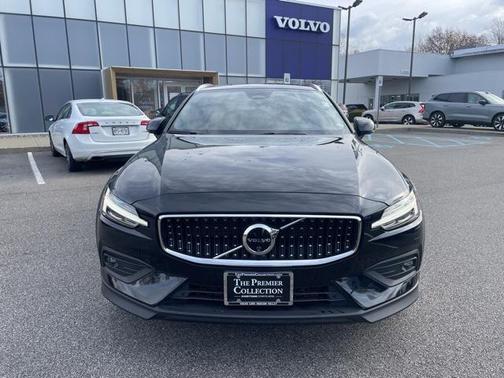 2024 Volvo V60 Cross Country B5 Ultimate