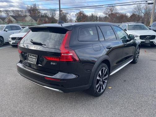 2024 Volvo V60 Cross Country B5 Ultimate