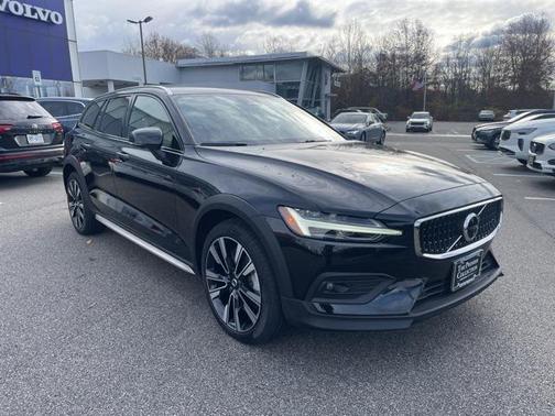 2024 Volvo V60 Cross Country B5 Ultimate