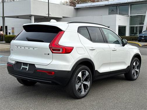 2026 Volvo XC40 B5 Plus