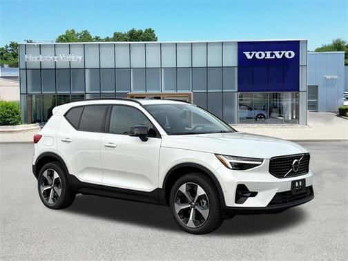 2026 Volvo XC40 B5 Plus