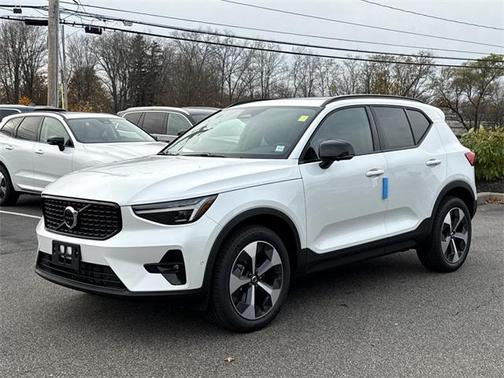 2026 Volvo XC40 B5 Plus