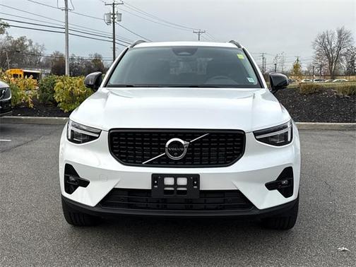 2026 Volvo XC40 B5 Plus