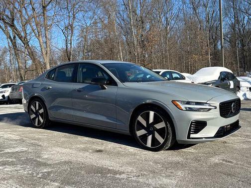 2024 Volvo S60 Recharge Plug-In Hybrid T8 Plus Dark Theme