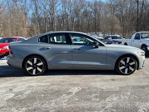 2024 Volvo S60 Recharge Plug-In Hybrid T8 Plus Dark Theme