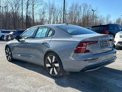 2024 Volvo S60 Recharge Plug-In Hybrid T8 Plus Dark Theme