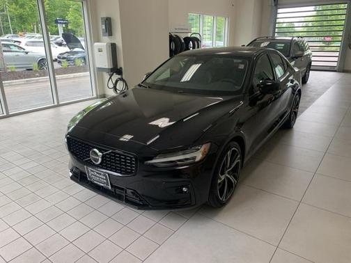 2025 Volvo S60 B5 Plus