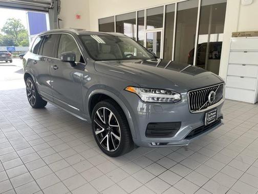 2022 Volvo XC90 T6 Momentum