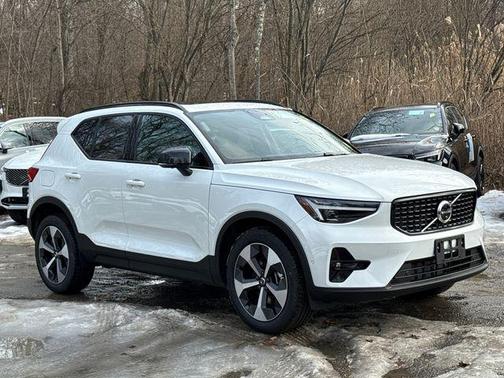 2026 Volvo XC40 B5 Plus