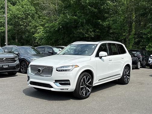 Crystal White 2024 Volvo XC90 Plus