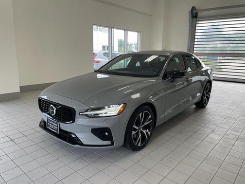 2025 Volvo S60 B5 Core