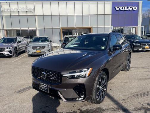 2025 Volvo XC60 B5 Plus