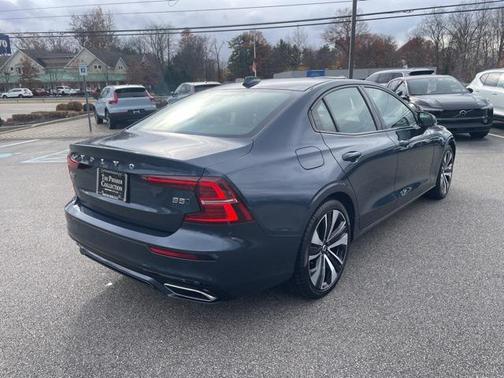 2022 Volvo S60 T5 Momentum